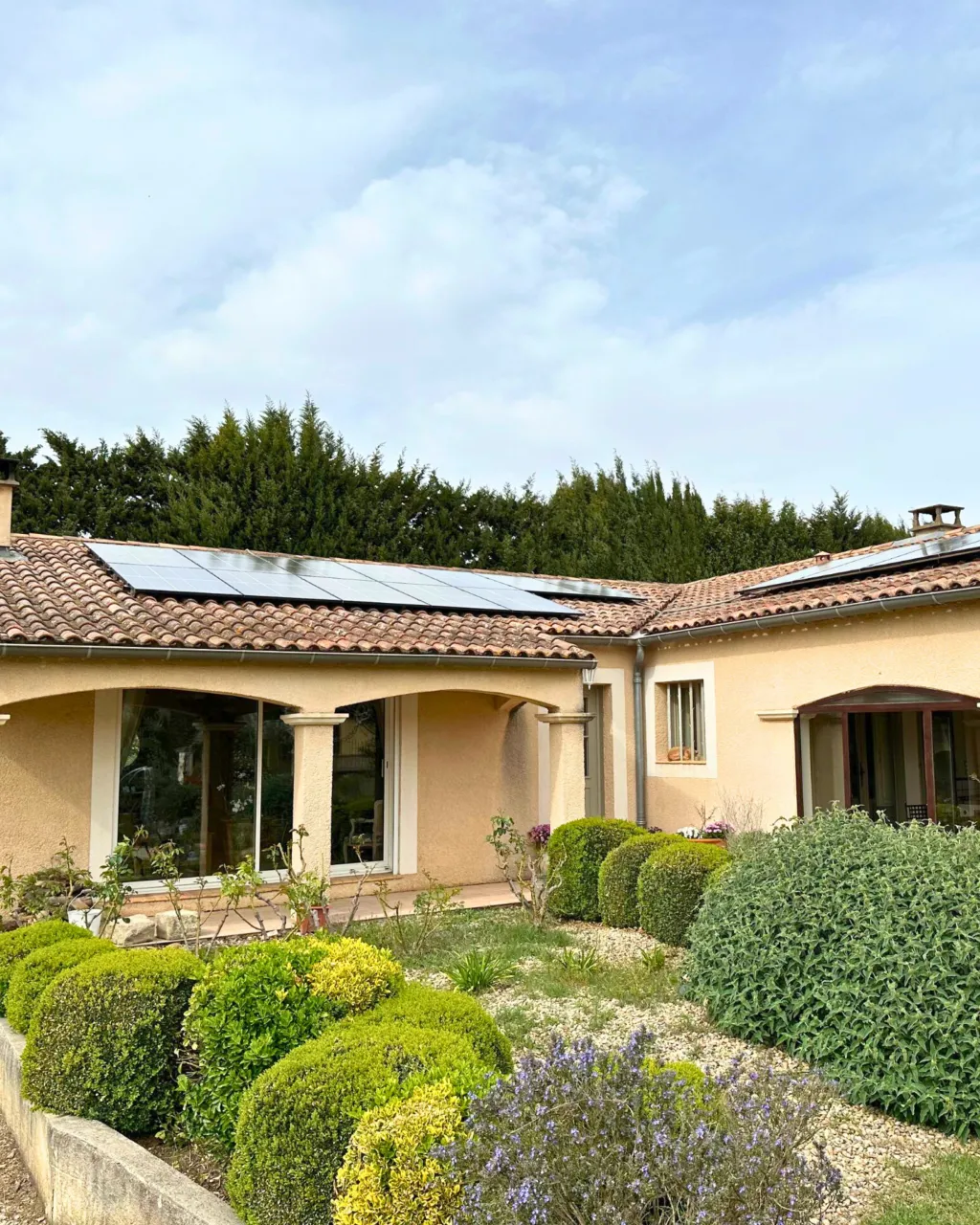 Ao Elec Solaire Panneaux Photovoltaiques A Chateaurenard Aoelec Solaire Energie Solaire 1